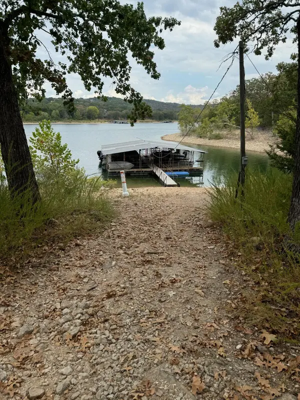485 Holiday Acres CIR, Branson West, MO 65737