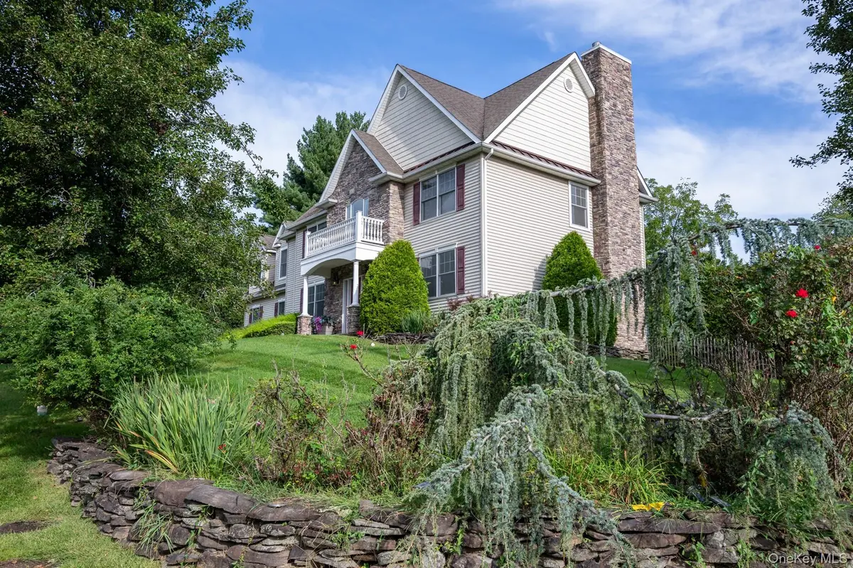2 Heritage PL, Tappan, NY 10983