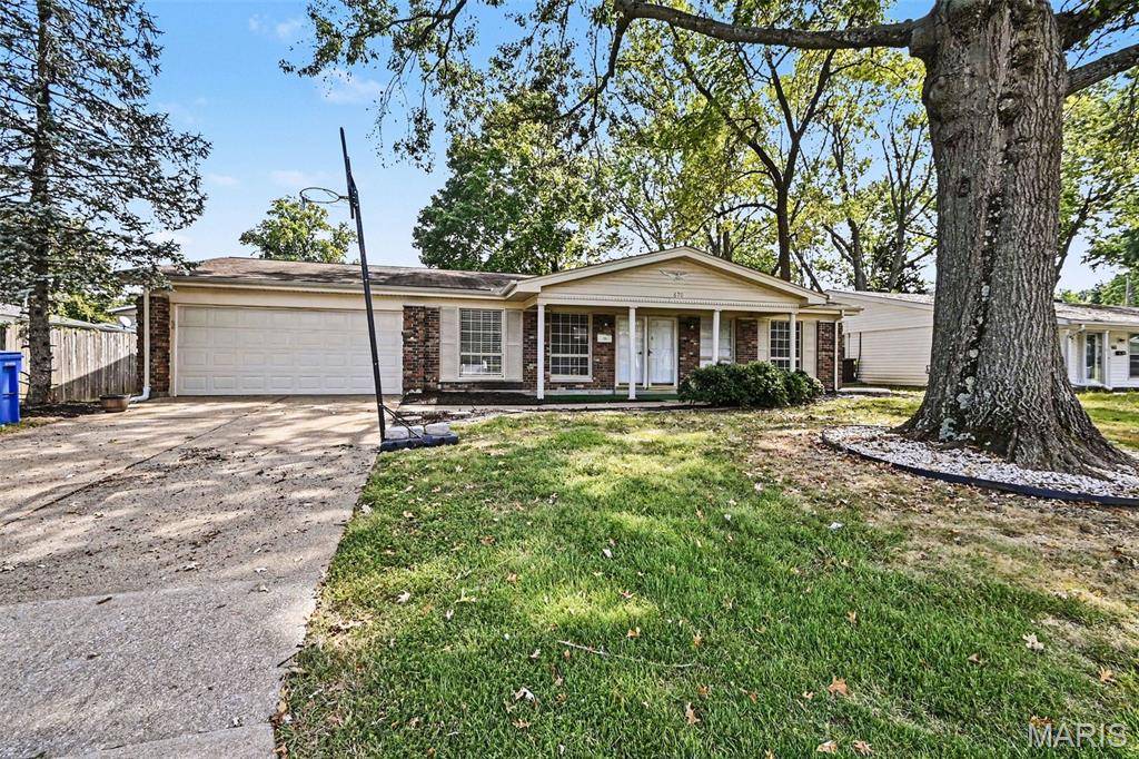 670 Brookstone DR, Florissant, MO 63033