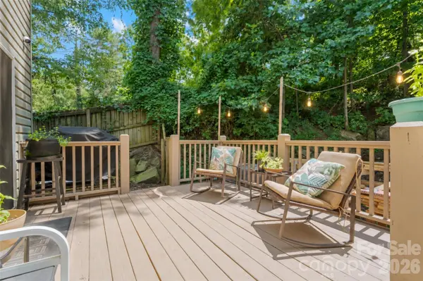 18 Old West Chapel RD, Asheville, NC 28803
