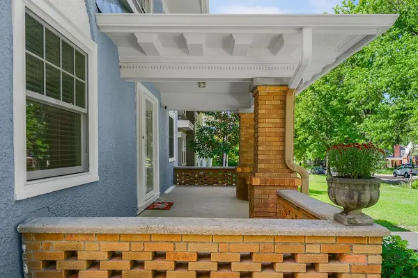 809 W Gregory BLVD, Kansas City, MO 64114