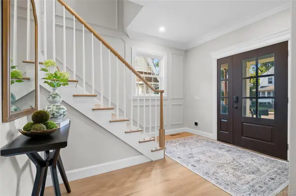 10 Hazel PL, Floral Park, NY 11001