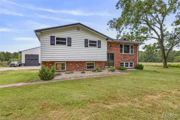 10562 Misplay RD, Bloomsdale, MO 63627