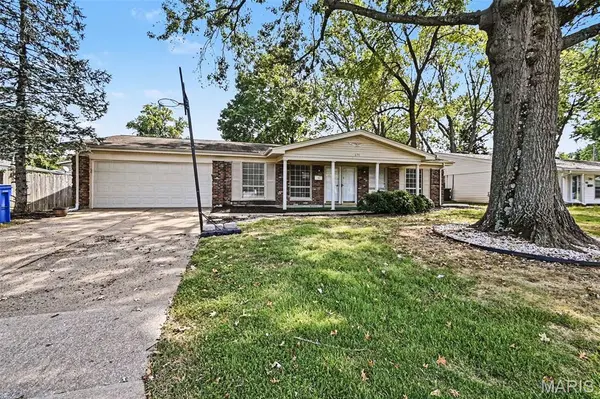 670 Brookstone DR, Florissant, MO 63033