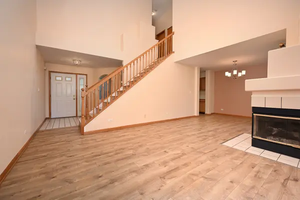 1187 Bristol LN, Buffalo Grove, IL 60089