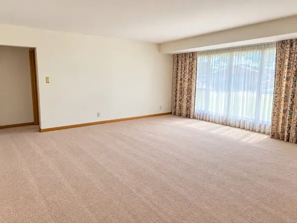 174 Linden LN, Chicago Heights, IL 60411