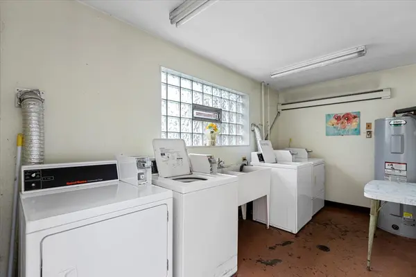 6256 W 64th PL #102, Chicago, IL 60638