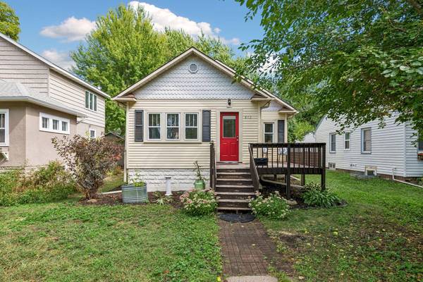 862 21st AVE SE, Minneapolis, MN 55414