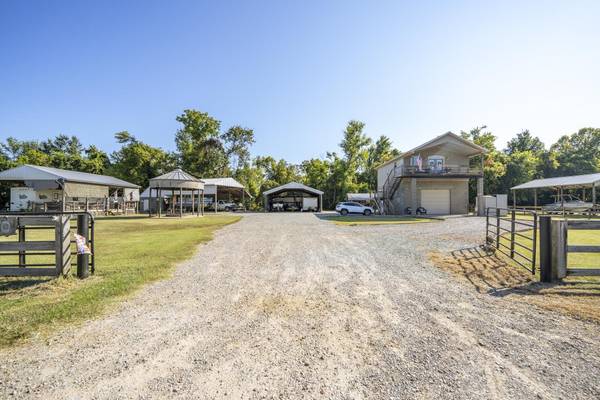 3060 CATFISH LN, Crump, TN 38327