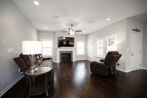 2342 Stonecenter Ln, Murfreesboro, TN 37128