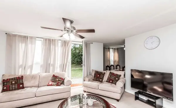 1055B Forestwood DR #126, Mississauga, ON L5C 2T8