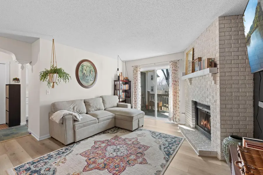 3861 Gold PT #B, Eagan, MN 55122