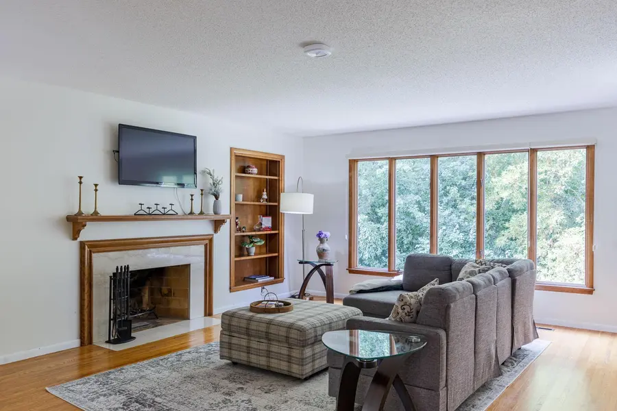 5316 Malibu DR, Edina, MN 55436