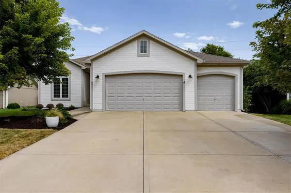 561 N Evergreen ST, Gardner, KS 66030