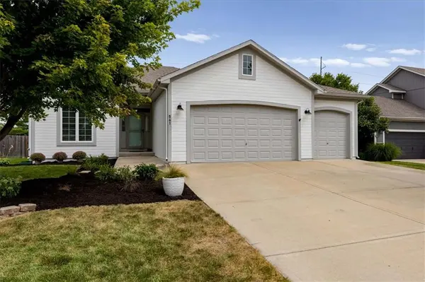 561 N Evergreen ST, Gardner, KS 66030