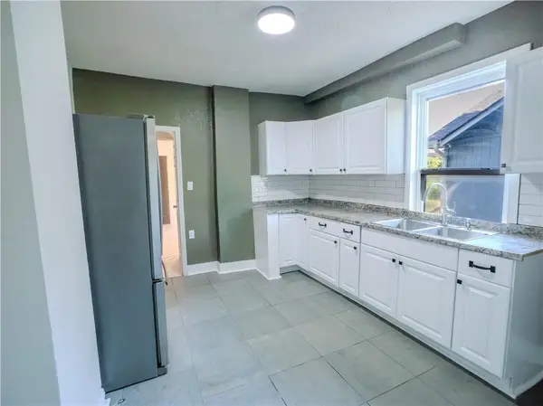 2011 MONTGALL AVE, Kansas City, MO 64127