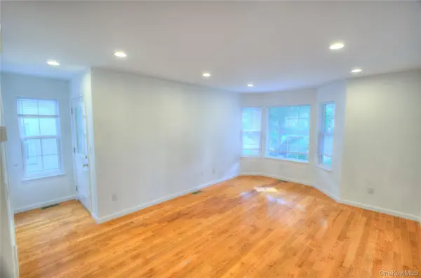 15 Mohegan AVE #B, Port Washington, NY 11050