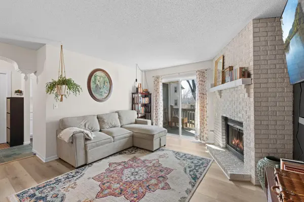 3861 Gold PT #B, Eagan, MN 55122
