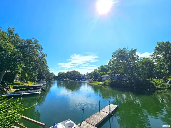 327 ELM LN, Petersburg, IL 62675
