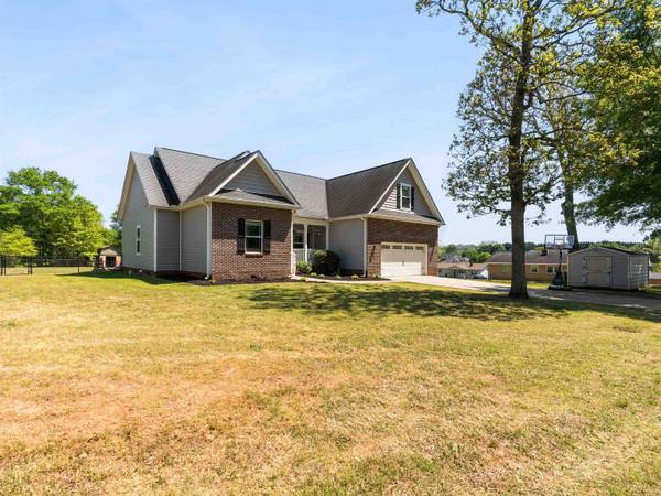 1008 Sylvia ST, Greer, SC 29651