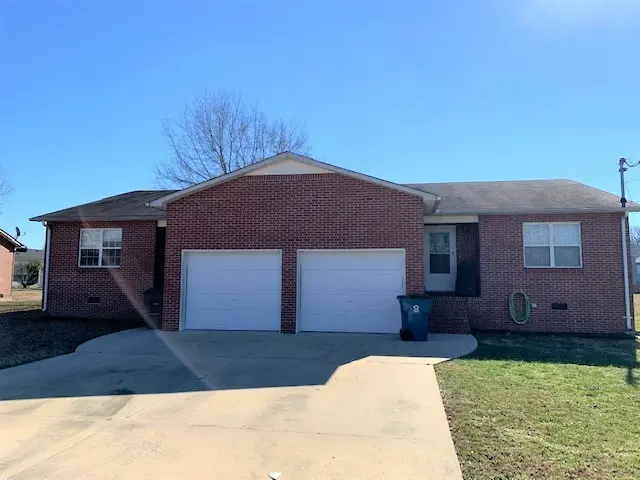 225 Fox Creek Ct, Manchester, TN 37355