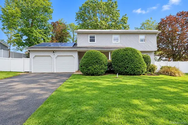 38 Waterford DR, Wheatley Heights, NY 11798