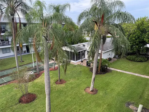 4050 4TH ST N #305, St Petersburg, FL 33703
