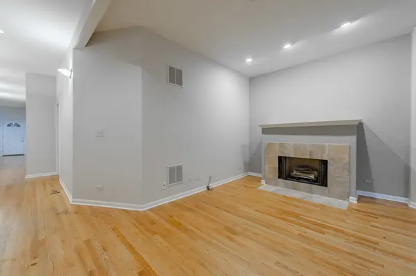 1017 W Dakin ST #1, Chicago, IL 60613