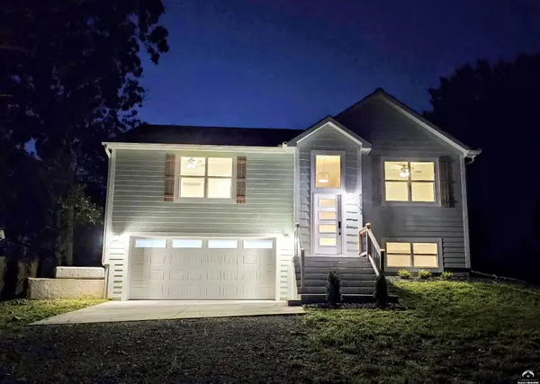 5037 Comanche LN, Mclouth, KS 66054