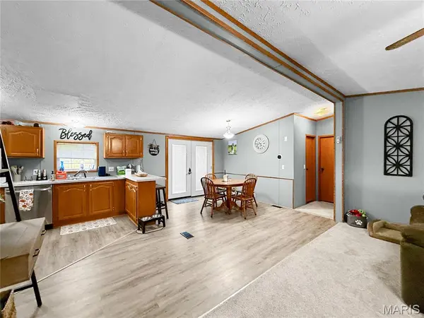 1830 Highway J, Philadelphia, MO 63463