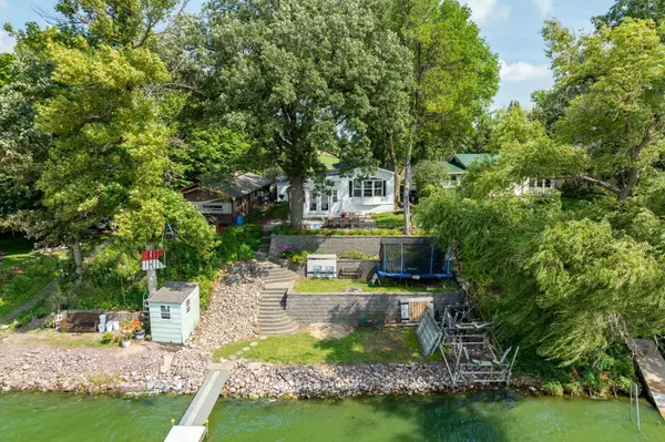 7006 Laura LN, Saint Peter, MN 56082
