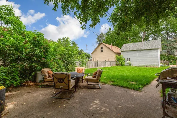 407 4th AVE SW, Faribault, MN 55021