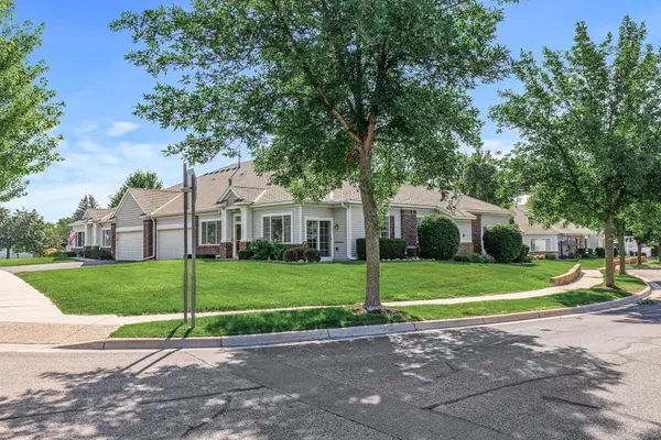 2171 Schoolmaster DR, Chaska, MN 55318