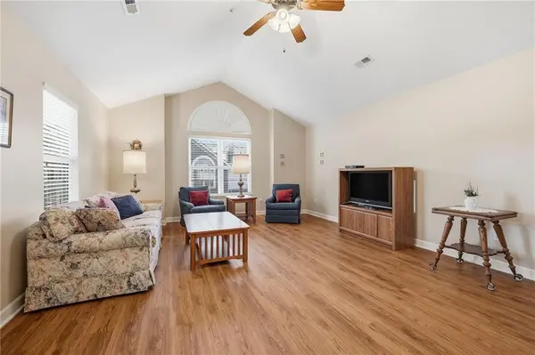 7104 Hedge Lane TER, Shawnee, KS 66227