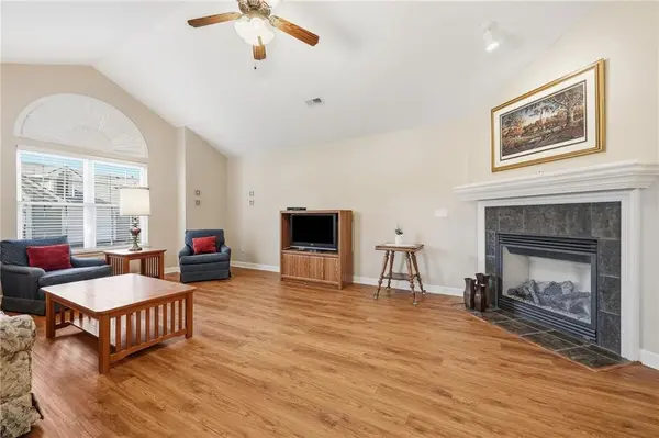 7104 Hedge Lane TER, Shawnee, KS 66227