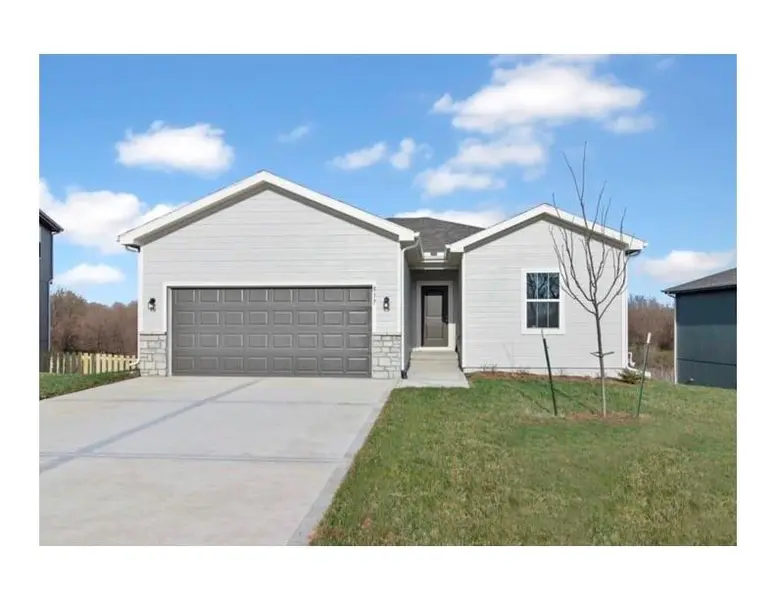 817 Shane CT, Belton, MO 64012