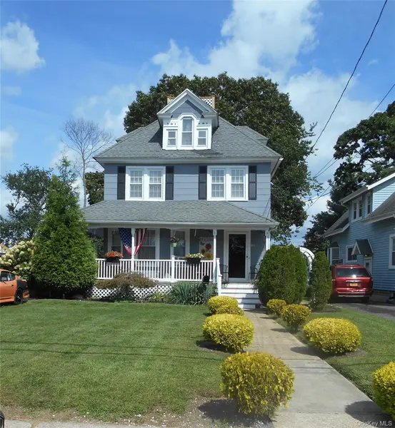 28 Centre AVE, East Rockaway, NY 11518