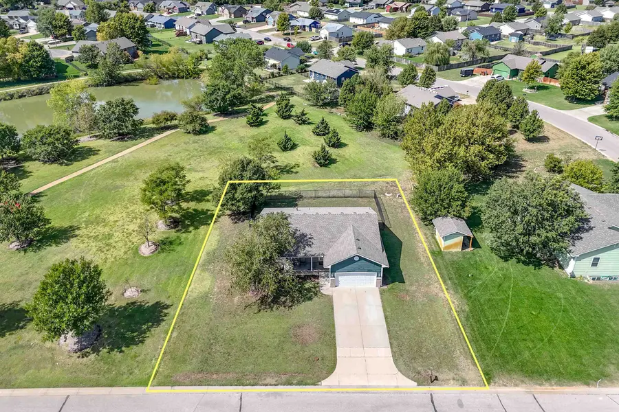 1101 N Parkway Dr, Valley Center, KS 67147