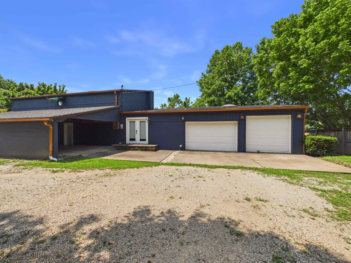406 E 2nd St, South Point, OH 45680