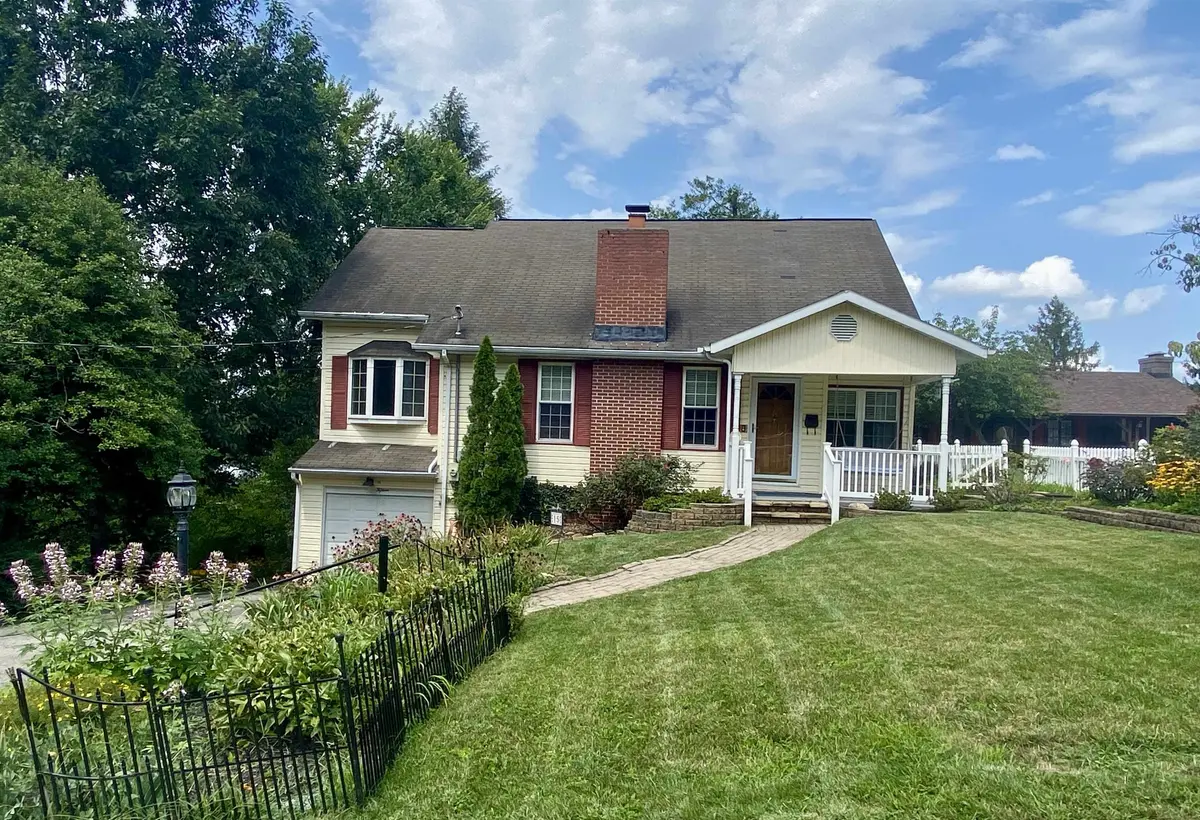 15 Roland Park Drive, Huntington, WV 25705