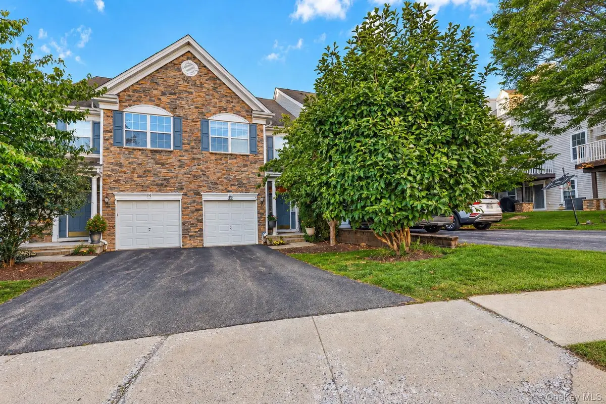 92 Barr LN, Monroe, NY 10950