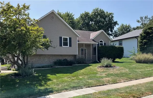 2109 3rd ST, Lee's Summit, MO 64063