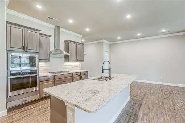 6635 McCormick DR, Shawnee, KS 66226