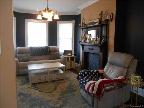 28 Centre AVE, East Rockaway, NY 11518