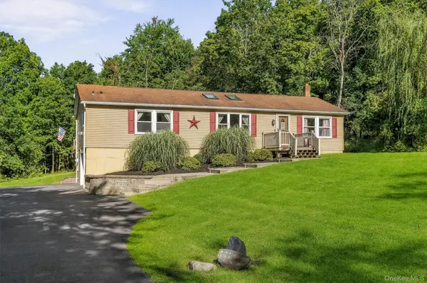97 Heselton DR, Slate Hill, NY 10973