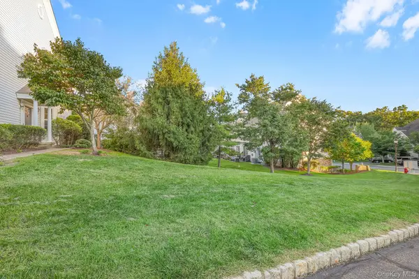 92 Barr LN, Monroe, NY 10950