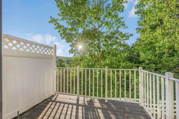 92 Barr LN, Monroe, NY 10950