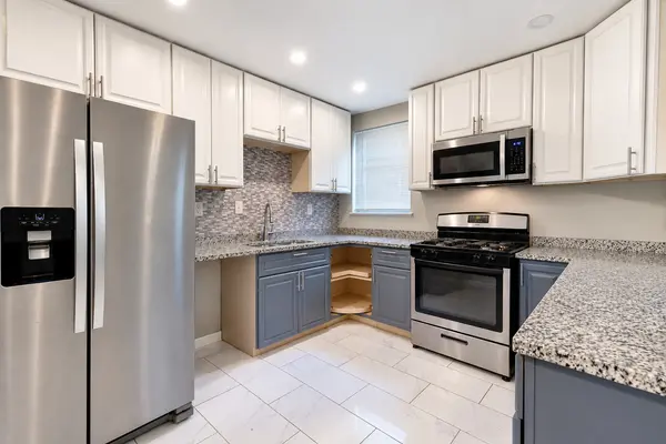 6820 S Dante AVE, Chicago, IL 60637