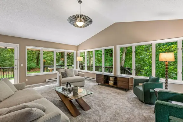 15 High Circle WAY, North Oaks, MN 55127