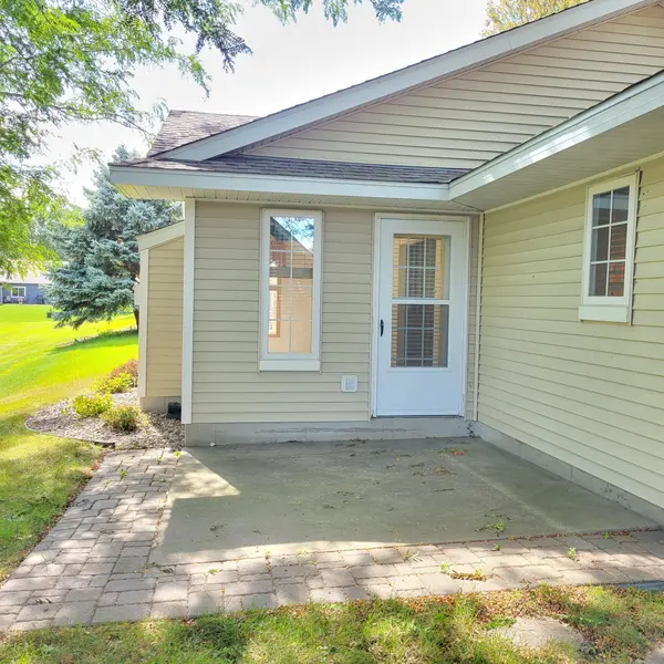 821 Greensview CT NW, Hutchinson, MN 55350